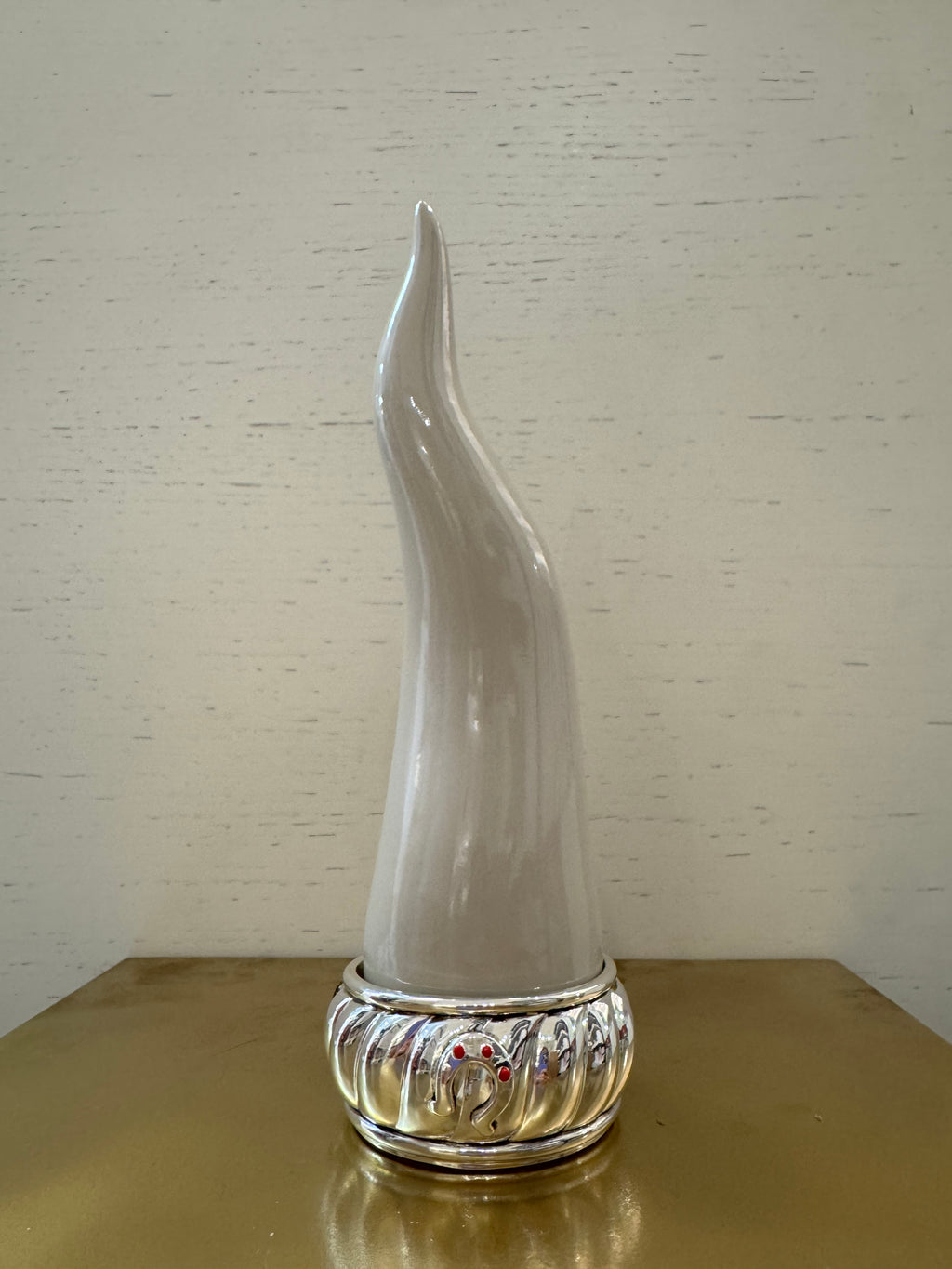 Sovrani - oggetto decorativo portafortuna a forma di corno con base in argento